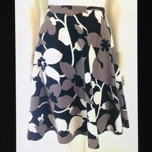 💋Club Monaco Floral Print Knee Length Flare Skirt